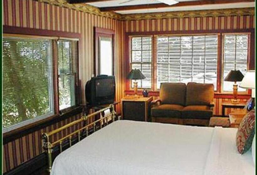 سوییت سوپریور با چشم‌انداز دریا, Snug Cottage