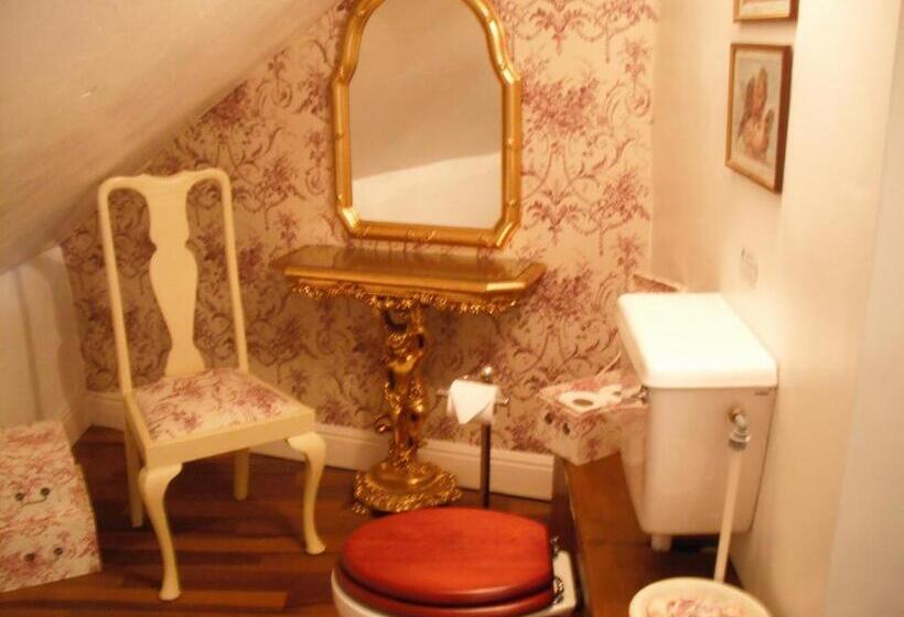 اتاق استاندارد, The Old Registry Guest House