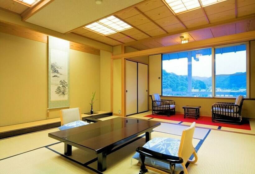 غرفة كلاسيكية مطلة على الجبل, Asanoya