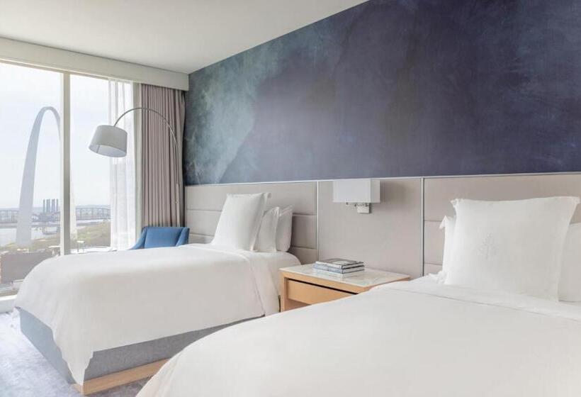 اتاق استاندارد با تخت بزرگ, Four Seasons  St Louis