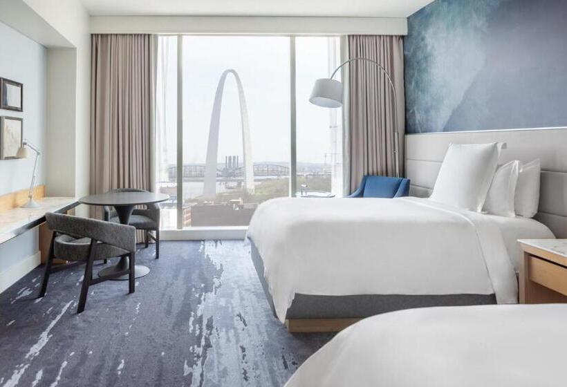 غرفة قياسية لذوى الاحتياجات الخاصة, Four Seasons  St Louis