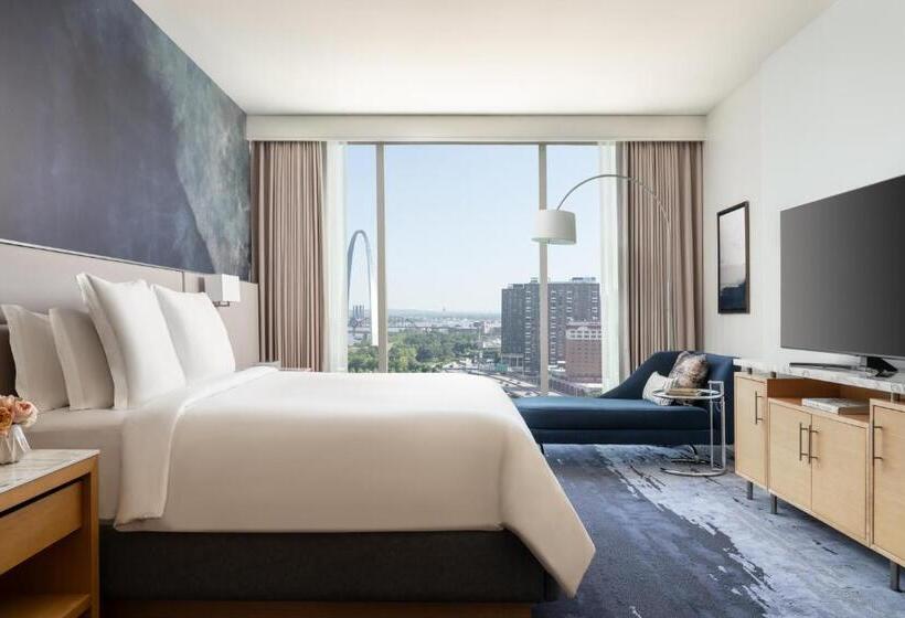 سوئیت با تخت بزرگ, Four Seasons  St Louis
