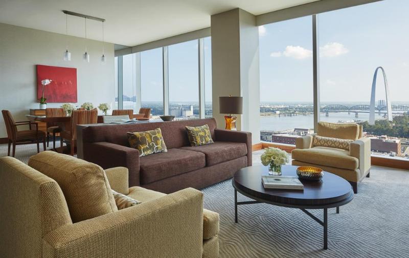 اتاق استاندارد با چشم‌انداز شهر, Four Seasons  St Louis