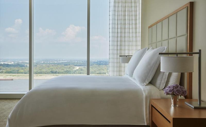 اتاق استاندارد با تخت بزرگ, Four Seasons  St Louis