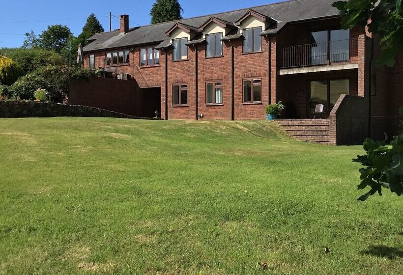 标准间, Lower Thornton Farm