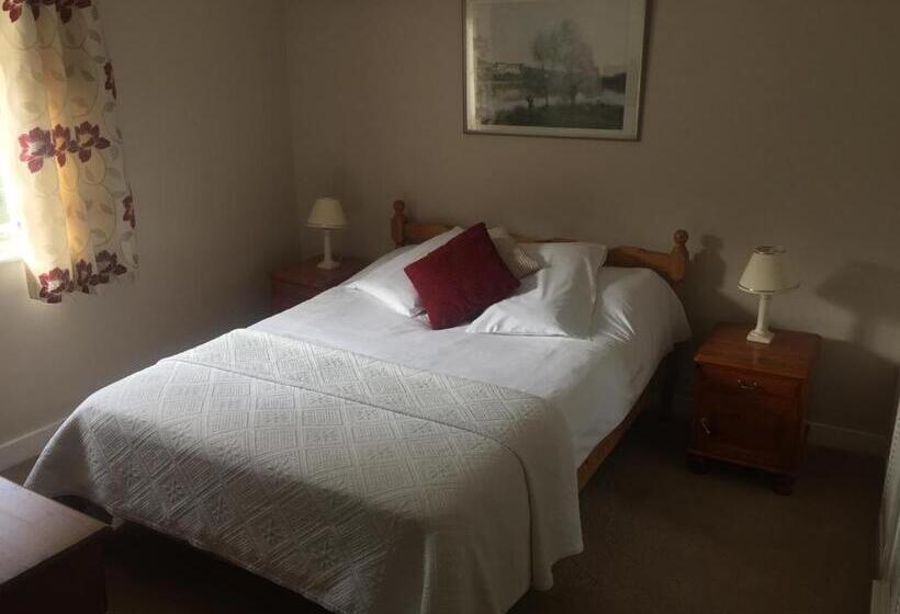 Standard Room, The Winchfield Inn