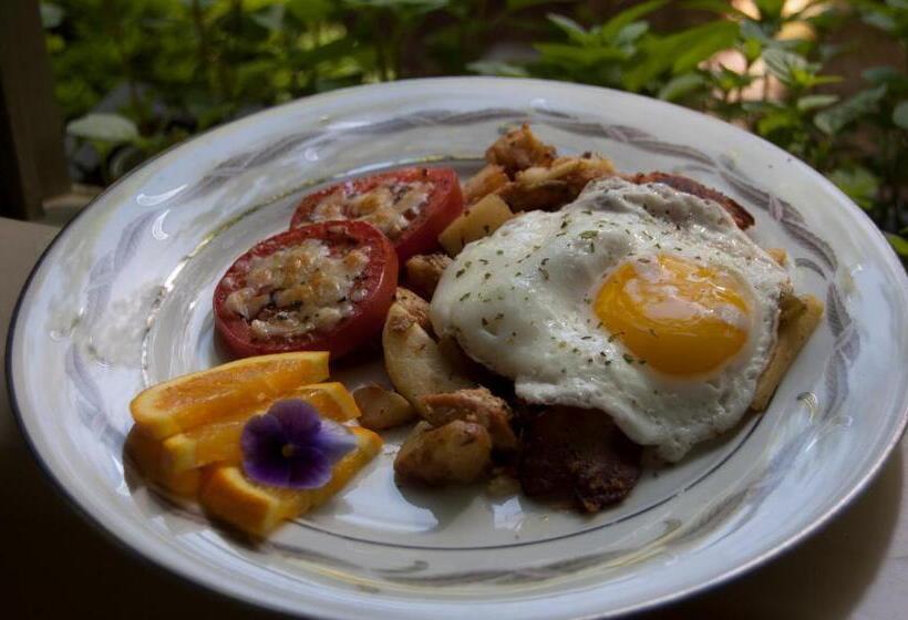 اتاق سوپریور با تخت بزرگ, Stonehurst Place Bed & Breakfast