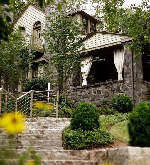 سوییت سوپریور, Stonehurst Place Bed & Breakfast