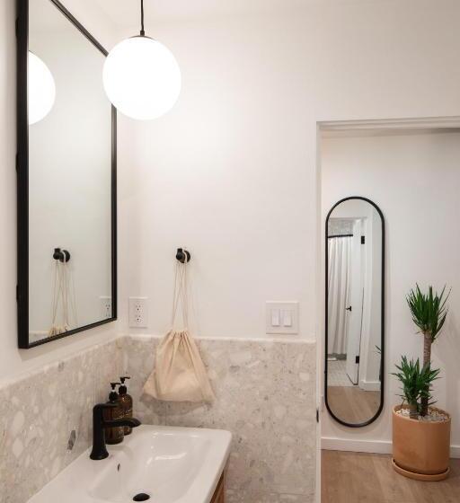 اتاق استاندارد با تخت بزرگ, The Pearl