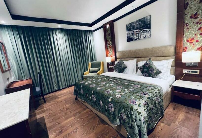اتاق لوکس با تخت بزرگ, Apple Orchard Resort & Spa