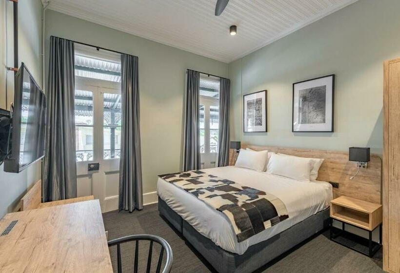 اتاق استاندارد با تخت بزرگ, Grand Western Lodge