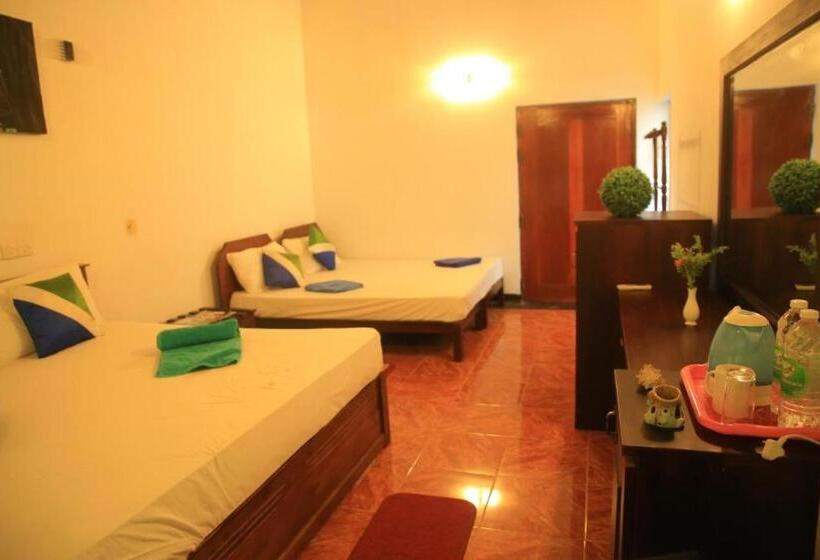اتاق لوکس سه تخته, Green Light Holiday Village