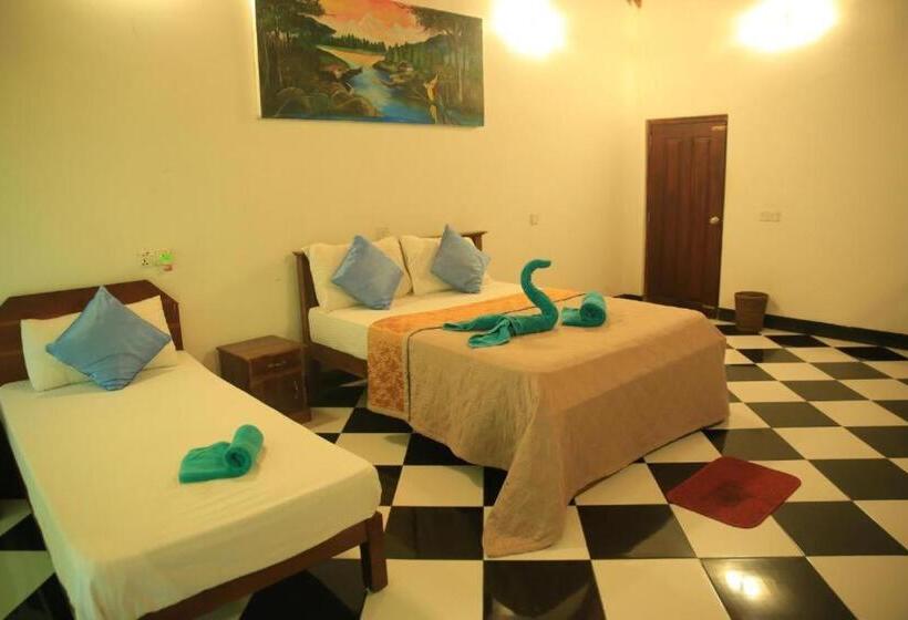 اتاق لوکس سه تخته, Green Light Holiday Village
