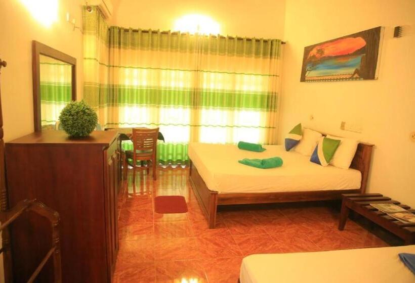 اتاق لوکس سه تخته, Green Light Holiday Village