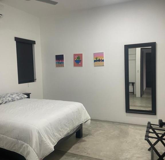 اتاق لوکس, Las Palmas Hotel   Cerritos Beach