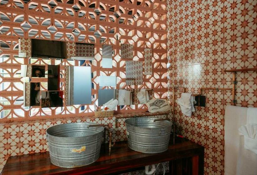 اتاق لوکس, Los Amantes Valle De Guadalupe
