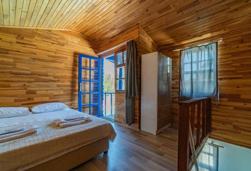 اتاق استاندارد چهارنفره با بالکن, Olympos Forest House