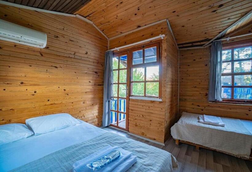 اتاق استاندارد چهارنفره با بالکن, Olympos Forest House