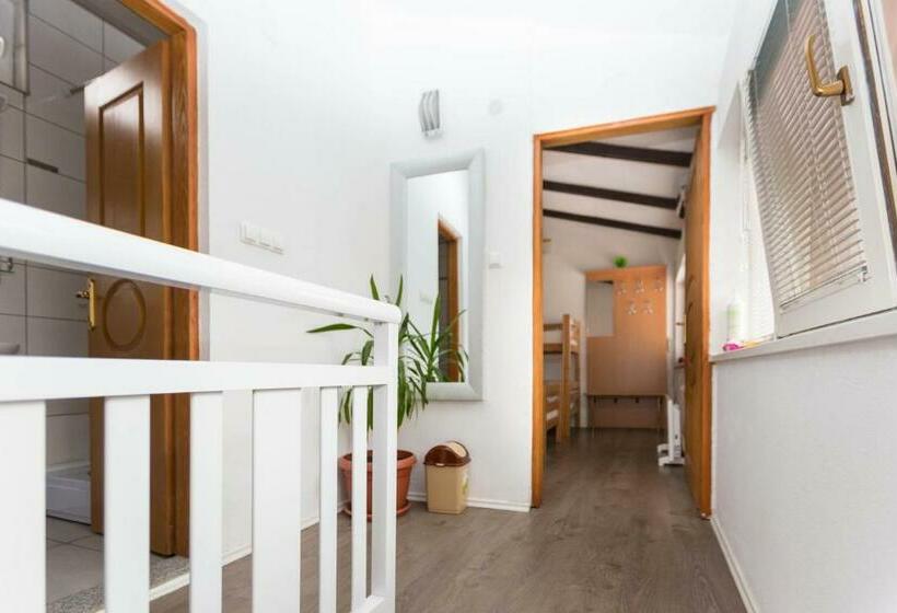اتاق خانوادگی, Kingdom Rooms Visoko