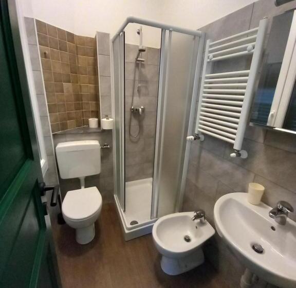 اتاق خانوادگی, Celtic House B&b