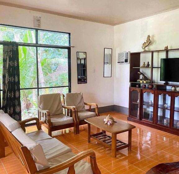 اتاق لوکس خانوادگی, Victordelia Hilltop Hostel