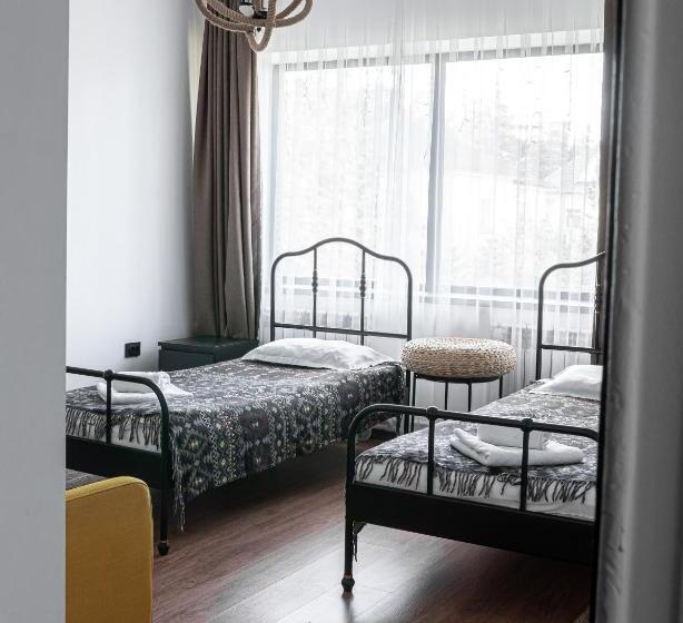 اتاق کلاسیک چهارنفره, Borovoe Country Club