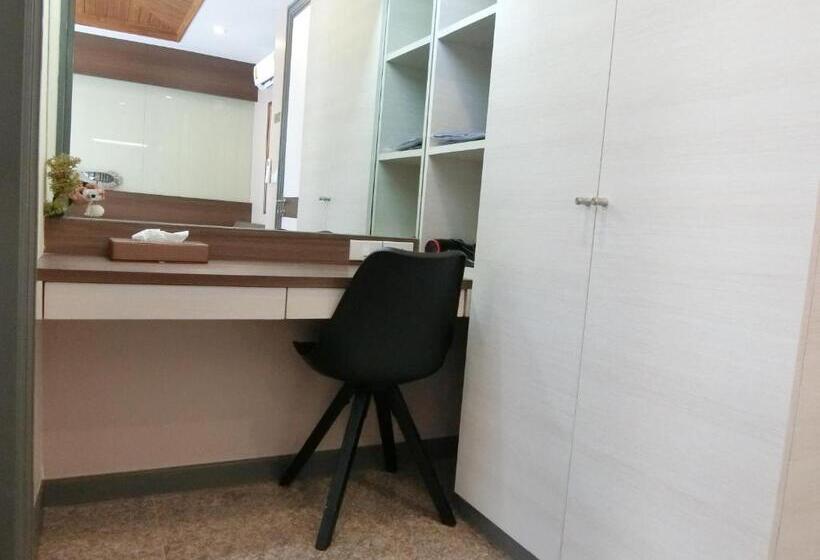 اتاق استاندارد با چشم‌انداز استخر, The Rabbit Home