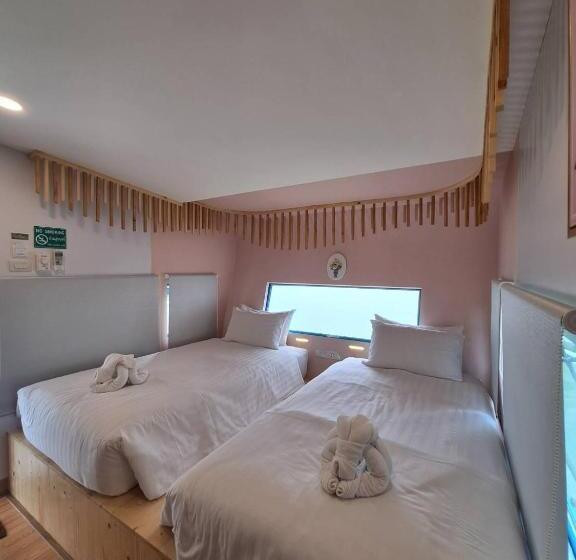 اتاق استاندارد, The Rabbit Home
