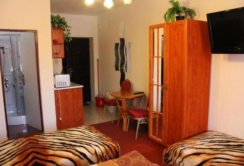 استودیوی استاندارد, Adria Penzión