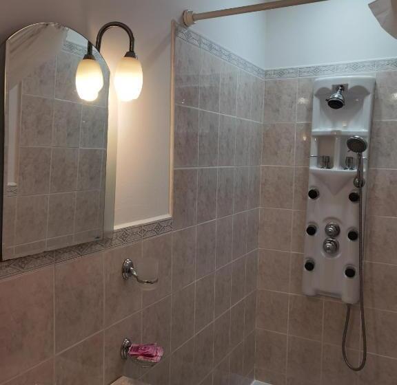 اتاق راحتی سه تخته, Mira Guest House