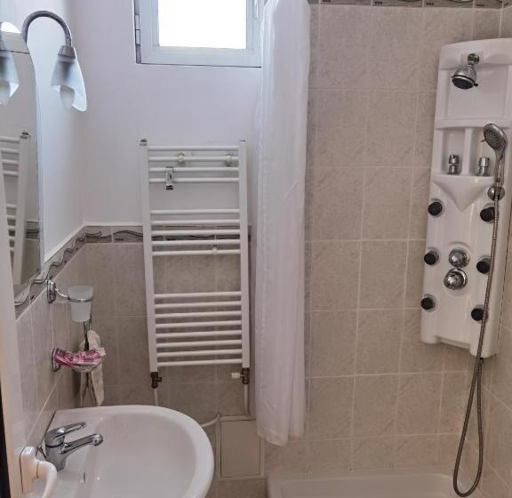 اتاق استاندارد, Mira Guest House