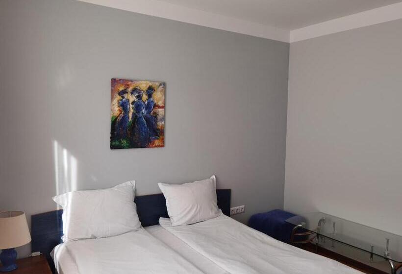 اتاق استاندارد, Mira Guest House