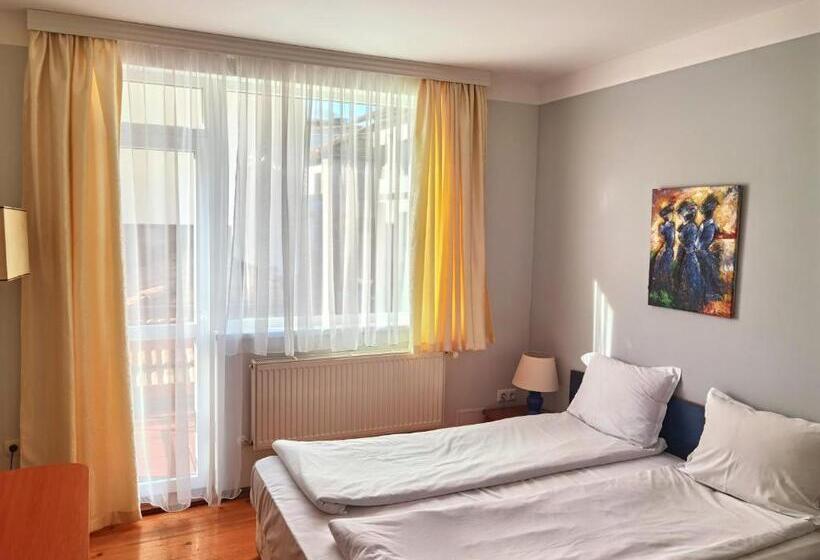 اتاق استاندارد, Mira Guest House