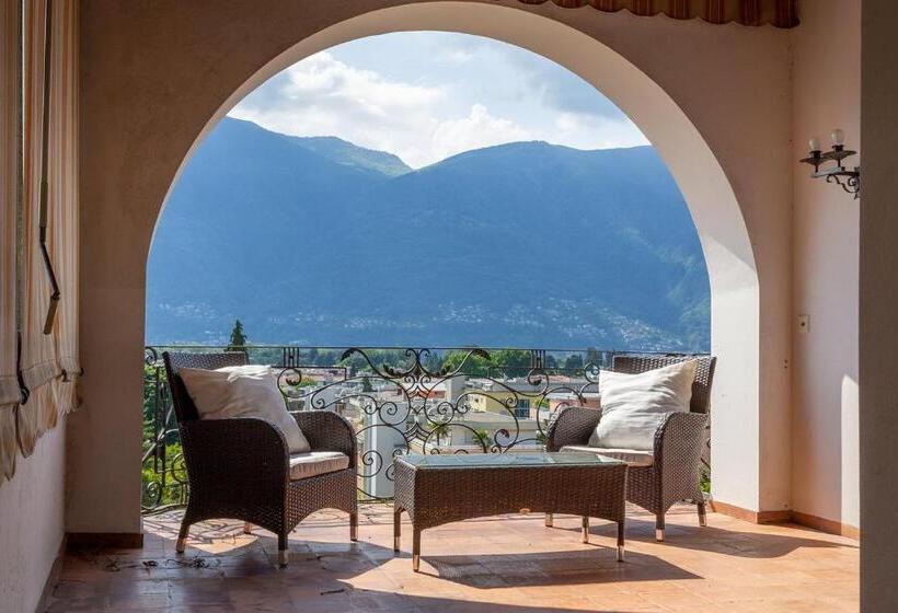 Suite with lake view, Suite Stays By Hotel La Perla