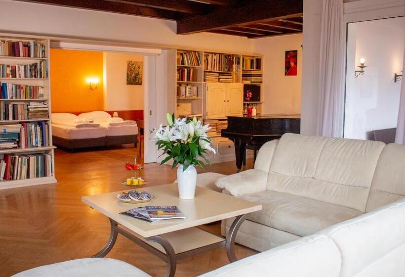 Suite with lake view, Suite Stays By Hotel La Perla