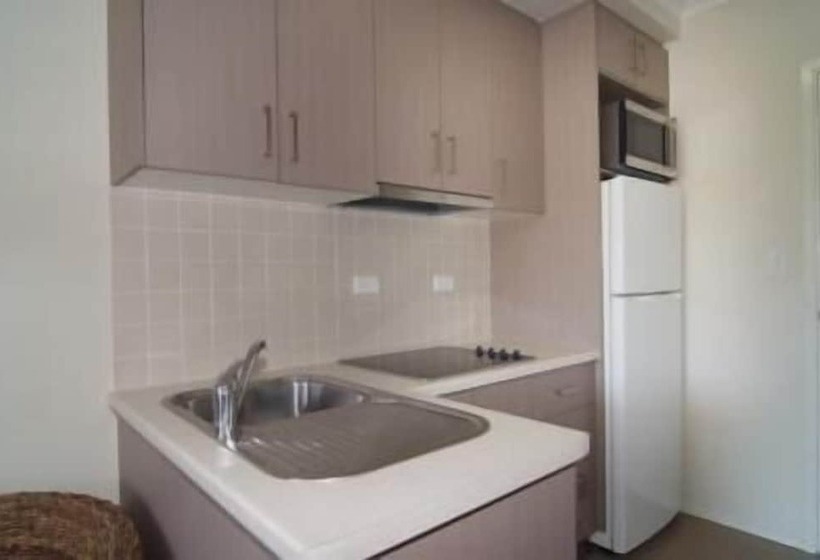 استودیوی استاندارد, Airlie Central Apartments