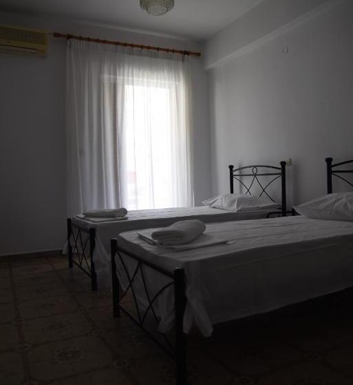 Economy Quadruple Room, Antony S Complex