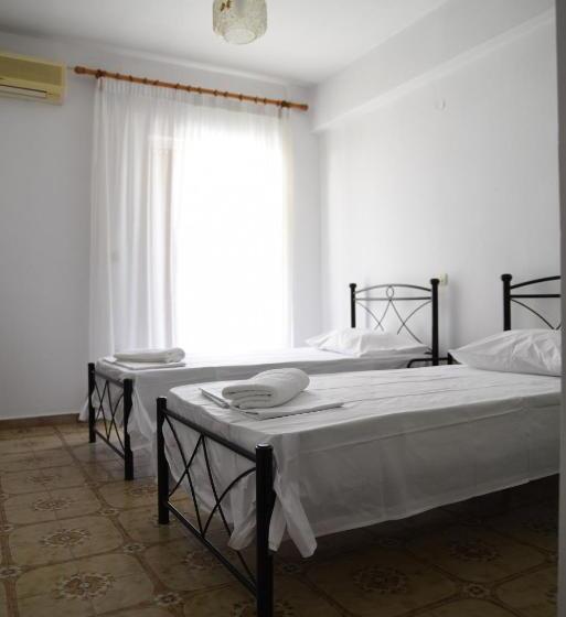 Economy Quadruple Room, Antony S Complex