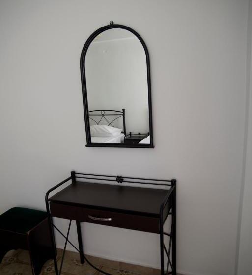 Economy Quadruple Room, Antony S Complex
