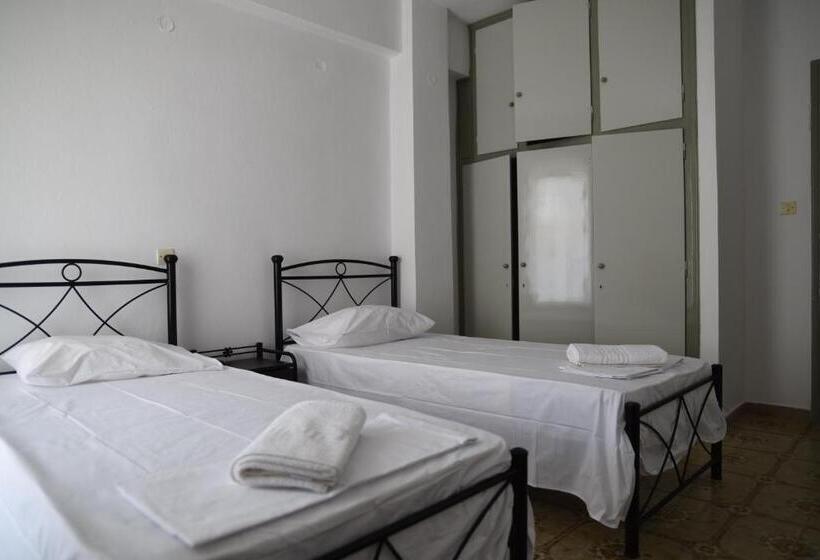 Economy Quadruple Room, Antony S Complex