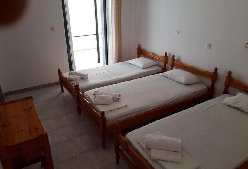 Economy Quadruple Room, Antony S Complex