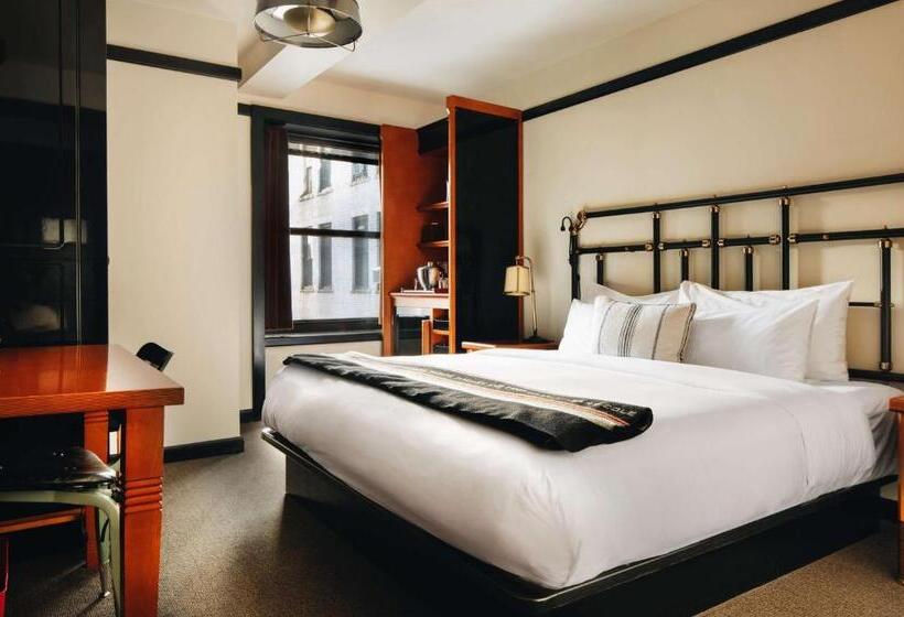 Standard Room King Bed Adapted for people with reduced mobility, Chicago Athletic Association