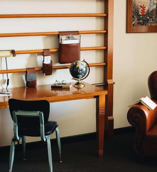 Standard Room Adapted for people with reduced mobility, Chicago Athletic Association