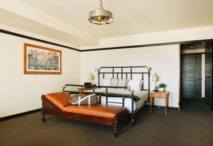 سوئیت جونیور با تخت بزرگ, Chicago Athletic Association, Part Of Hyatt
