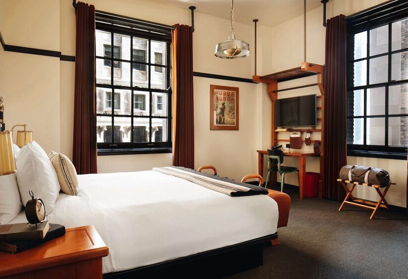 Standard Room Double Bed, Chicago Athletic Association