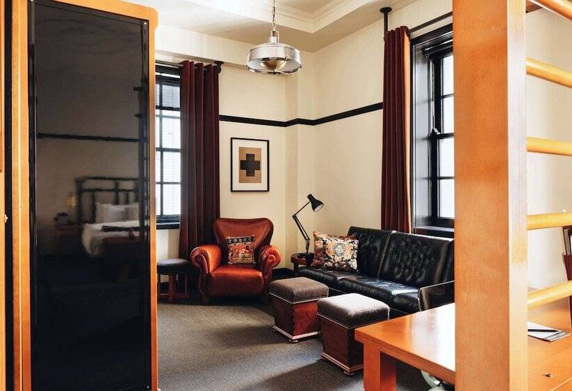 سوییت جونیور, Chicago Athletic Association, Part Of Hyatt