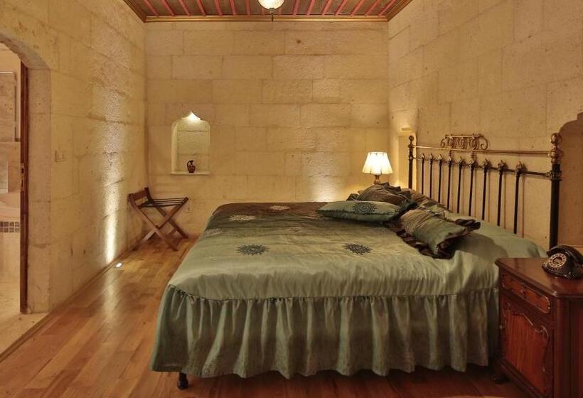 جناح سوبيريور, Golden Cave Suites