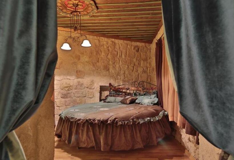 جناح ملكى, Golden Cave Suites