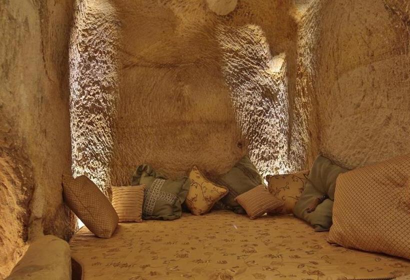 جناح سوبيريور, Golden Cave Suites