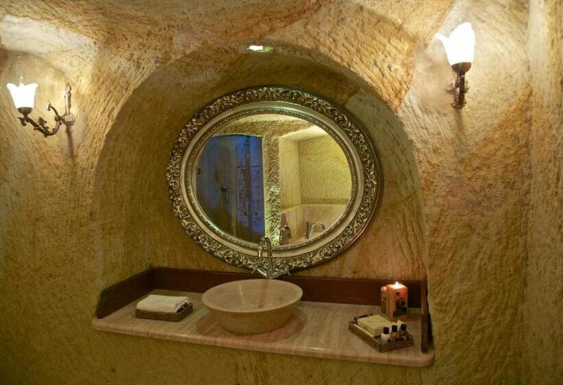 سوییت سوپریور, Golden Cave Suites